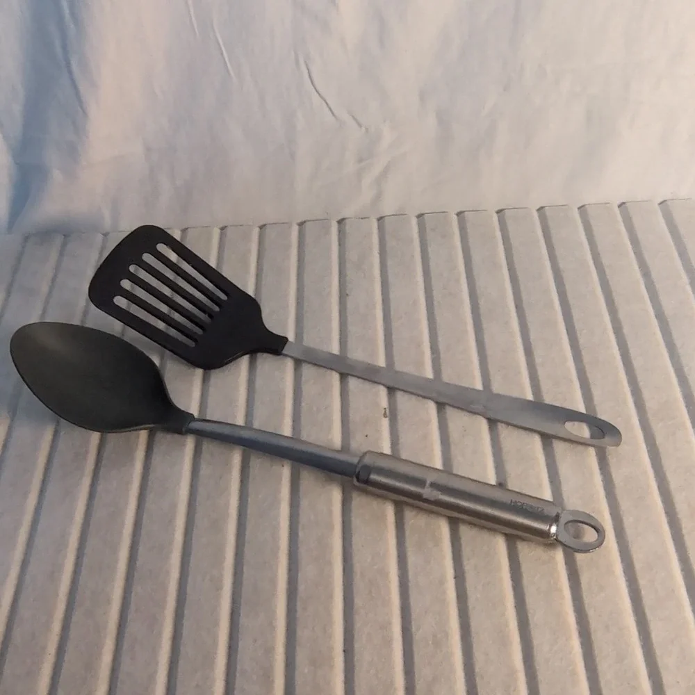 Hoffritz Black‎ & Silver Stainless Steel Cooking Spoon & Turner is unbranded